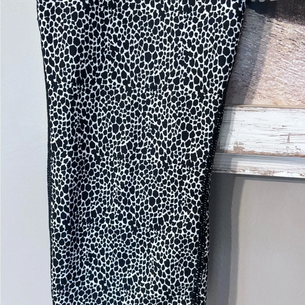NIKE Dri-Fit Relay Capri Leggings Black White Dot Leopard Print Size Lg - Picture 4 of 6